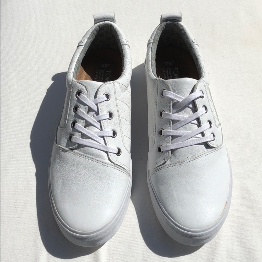 Never Worn Toms Lace Up Sneakers